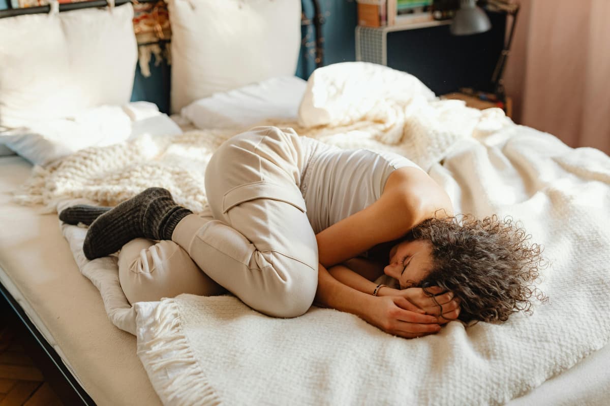 Personality Traits: सोने के अंदाज से जानें अपना स्वभाव