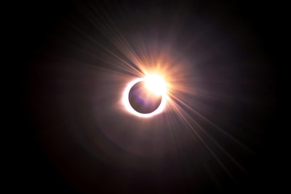 Solar Eclipse: कब और कैसे हुआ सूर्य का जन्म? आप भी जानें