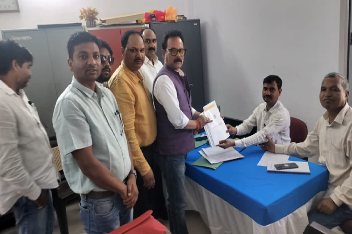 लोहरदगा लोकसभा से इन प्रत्याशियों ने खरीदा नामांकन पत्र, विधायक चमरा लिंडा के बारे में क्या बोले कांग्रेस प्रत्याशी सुखदेव भगत