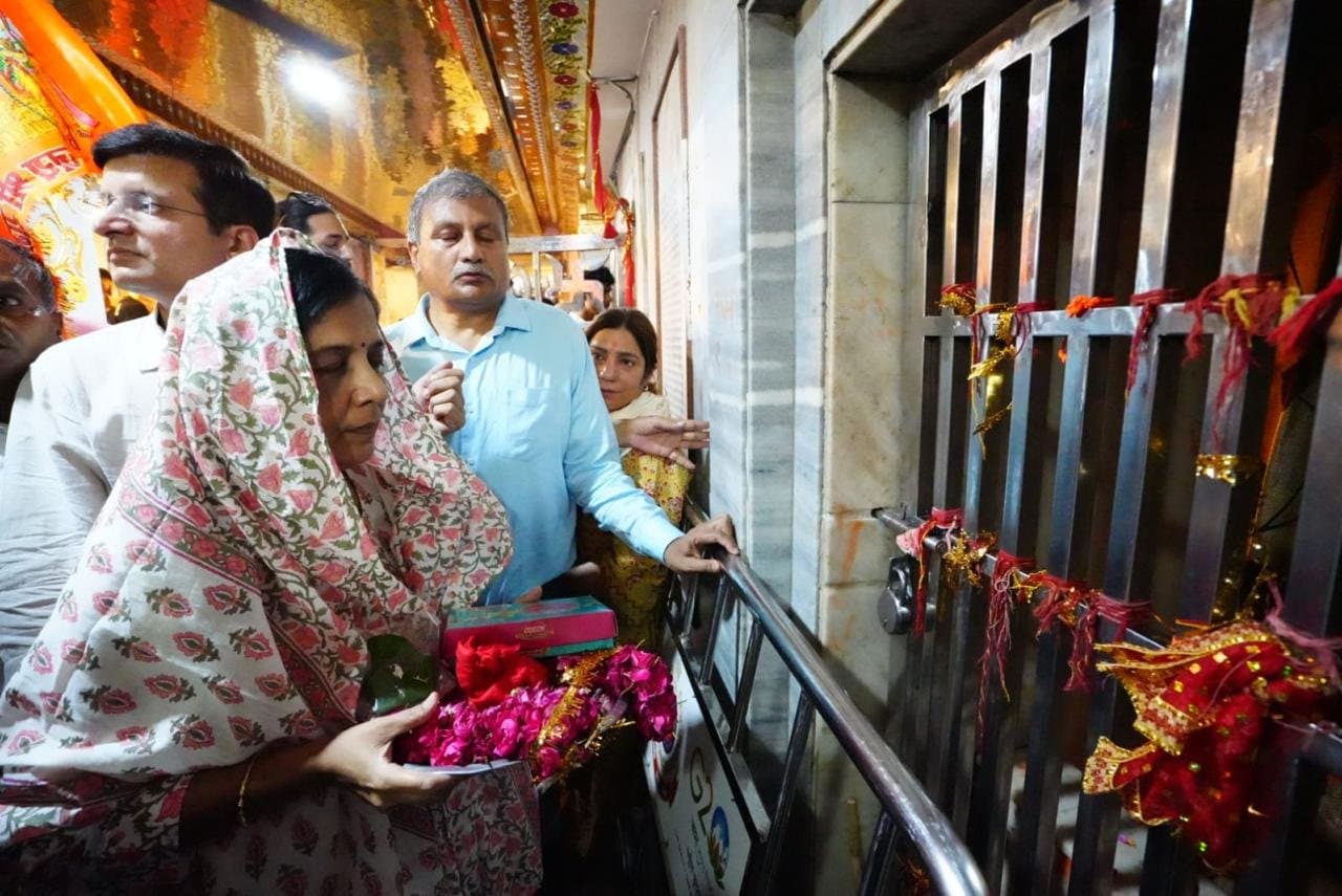 Arvind Kejriwal की पत्नी सुनीता केजरीवाल ने हनुमान जयंती के मौके पर की पूजा, मांगी ये दुआ…