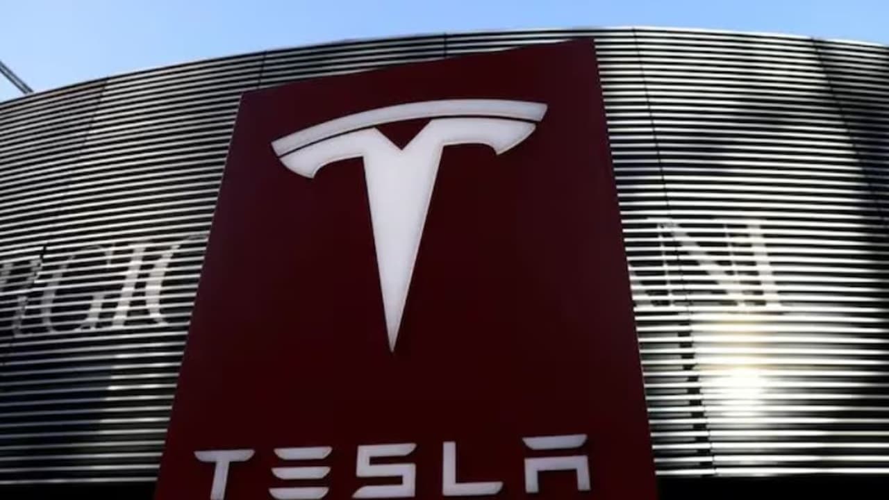 tesla layoff