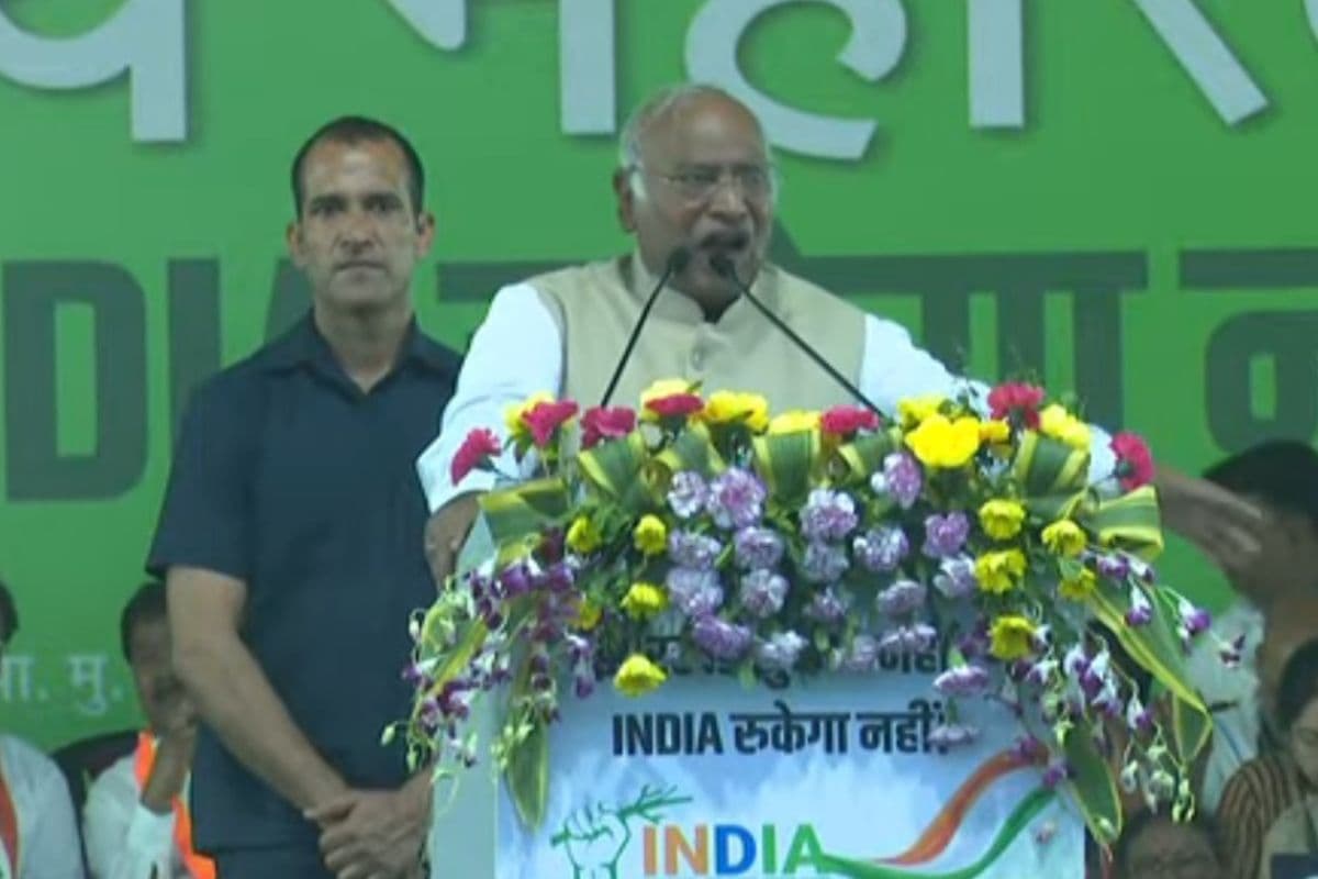 ‘हेमंत सोरेन हैं हिम्मतवाले’ उलगुलान न्याय महारैली में बोले मल्लिकार्जुन खरगे, राहुल गांधी की चिट्ठी पढ़ पीएम नरेंद्र मोदी पर साधा निशाना