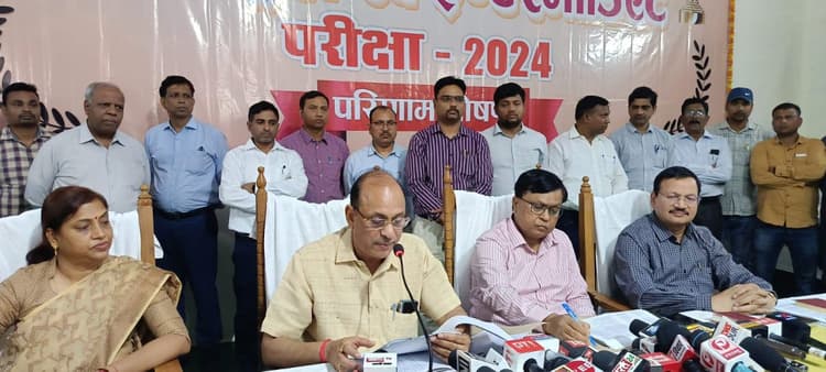 UP Board 10th 12th Result 2024: यूपी बोर्ड हाईस्कूल-इंटर रिजल्ट में छात्राएं छात्रों से आगे