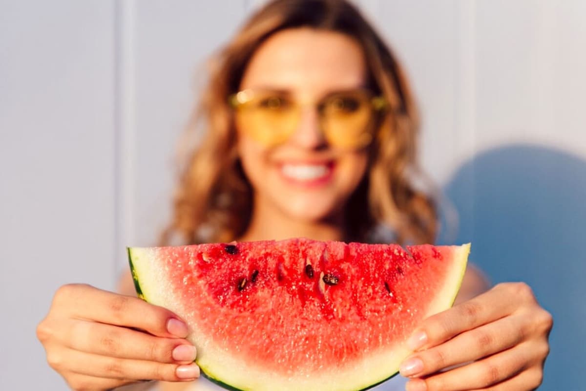 Summer Skin Care: गर्मियों में त्वचा के लिए फायदेमंद है तरबूज, जानें कैसे कर सकते हैं आप इससे फेशियल