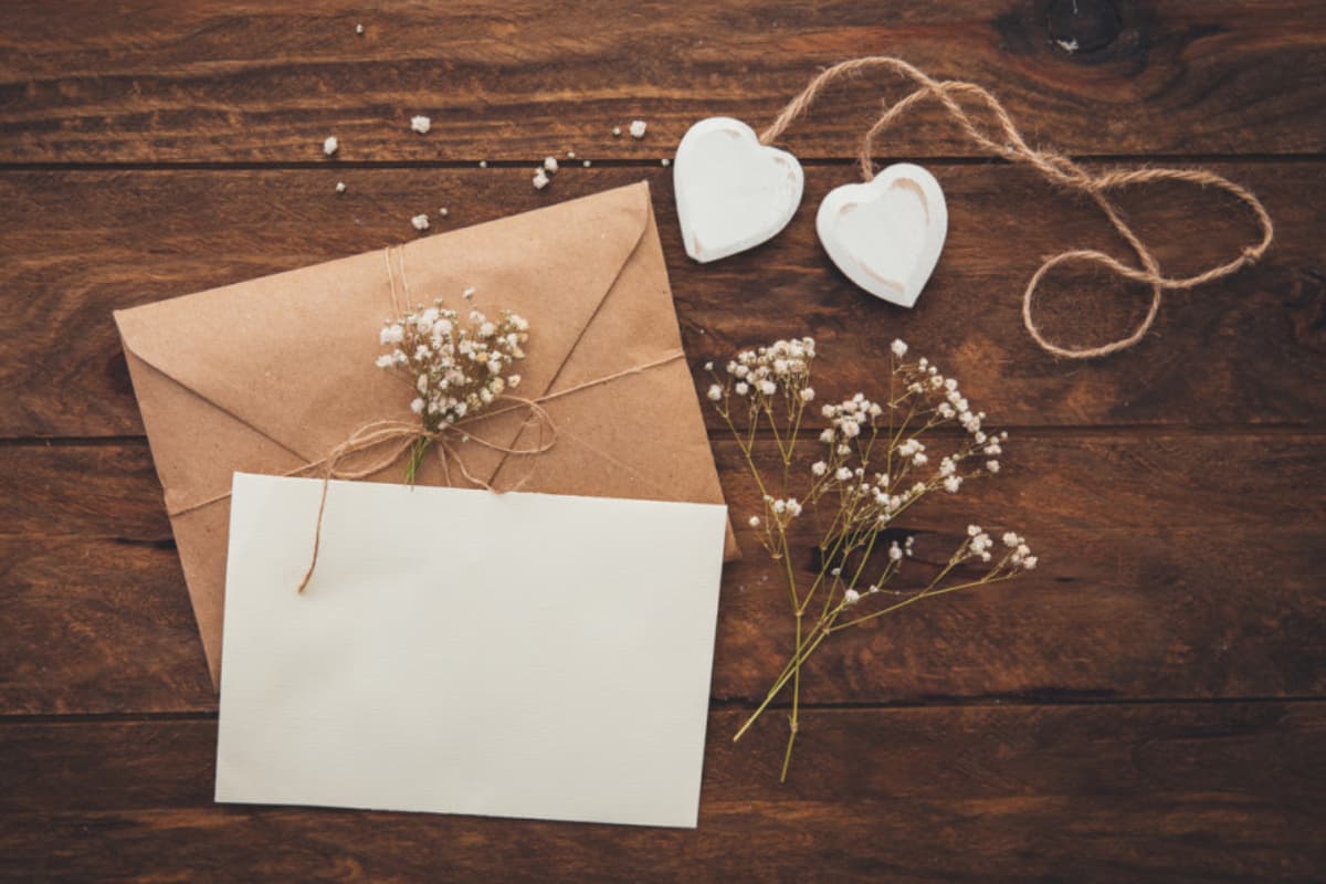 Bizarre News: शादी का कार्ड देख बेहोश हुए लोग, ऐसा क्या था अजूबा? यहां जानें