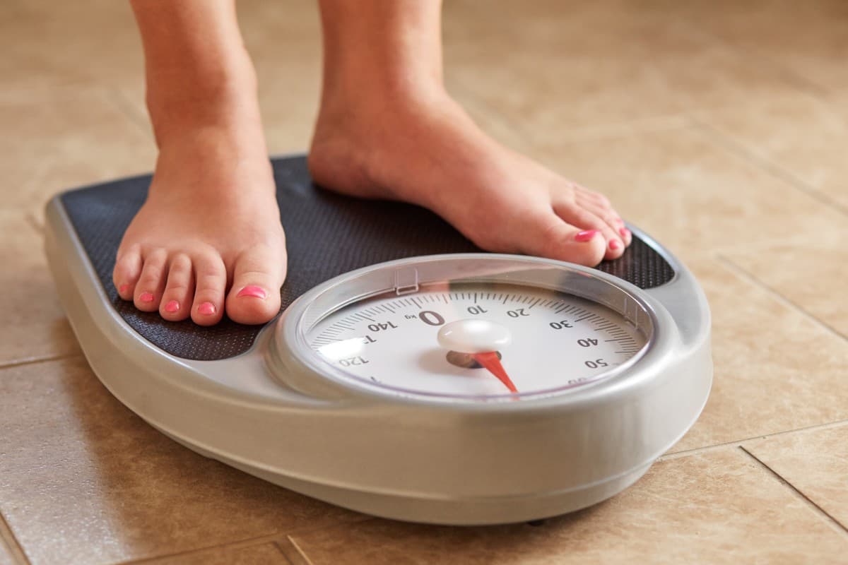 Weight Loss Tips: बढ़ते वजन और बाहर निकली तोंद से हैं परेशान तो अपनाएं ये टिप्स