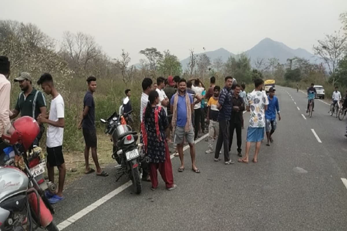 प. सिंहभूम के चक्रधरपुर में युवक का मिला शव, परिजनों ने जतायी हत्या की आशंका