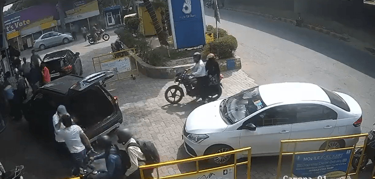 AAP विधायक अमानतुल्ला खान के बेटे ने की पेट्रोल पंप पर मारपीट, पुलिस ने दर्ज किया मामला, Video