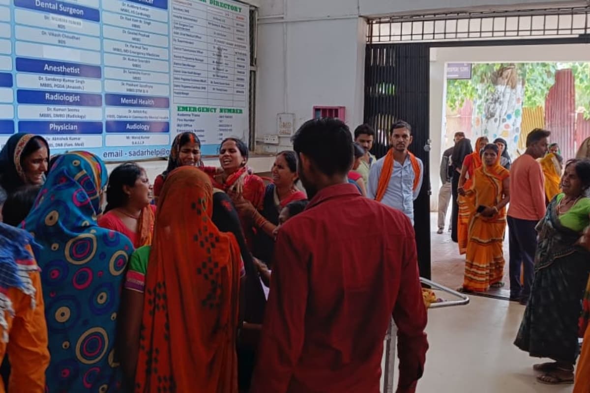 कोडरमा में जुड़वा बच्चों को जन्म देने के बाद महिला की हुई मौत, परिजनों ने जमकर काटा बवाल