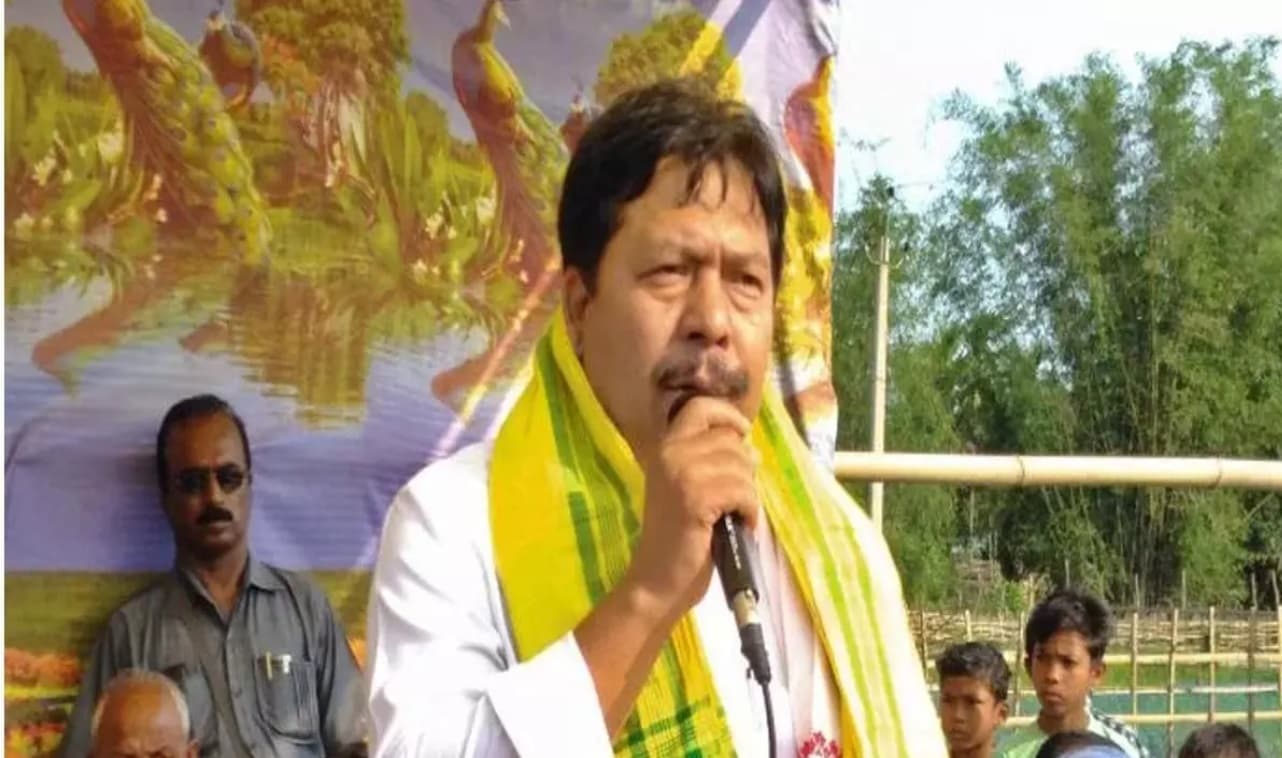 असम के सांसद नबा सरानिया ने बिहार के चुनावी मैदान में रखा कदम, वाल्मीकिनगर से किया नामांकन