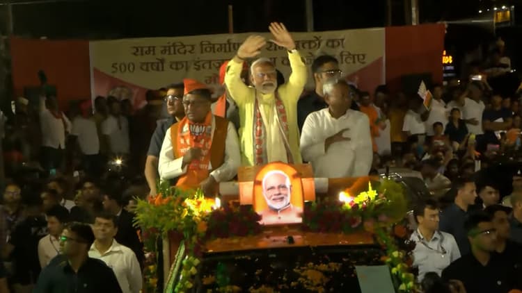 PM Modi in Patna: पटना में पीएम के रोड शो में गूंजा मोदी-मोदी, सड़कों पर उमड़ा जनसैलाब...