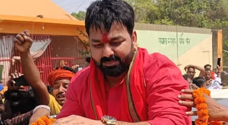 पवन सिंह ने जारी किया वचन पत्र, IT पार्क, फिल्म इंडस्ट्री, मेडिकल कॉलेज निर्माण समेत 20 प्राथमिकताएं गिनाईं