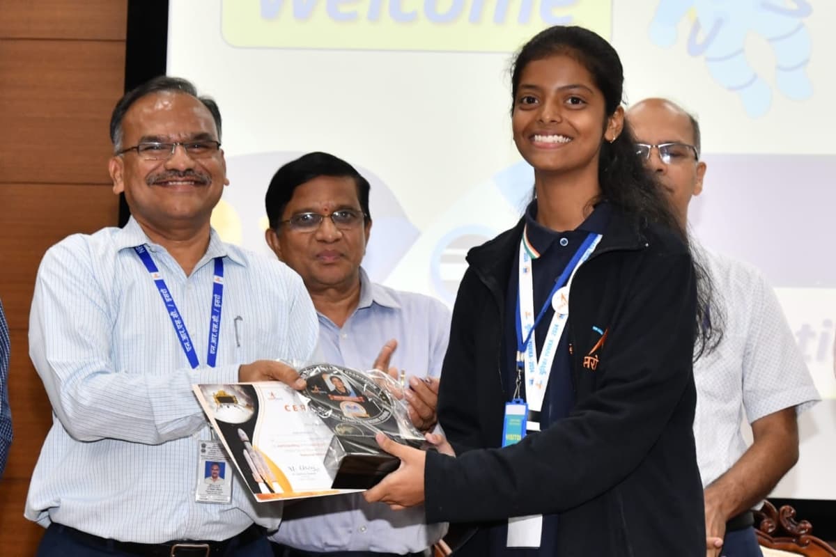 ISRO से 13 दिनों की ट्रेनिंग लेकर वापस लौटी झारखंड की बेटी रूबी मुखर्जी, प्राप्त किया तीसरा स्थान