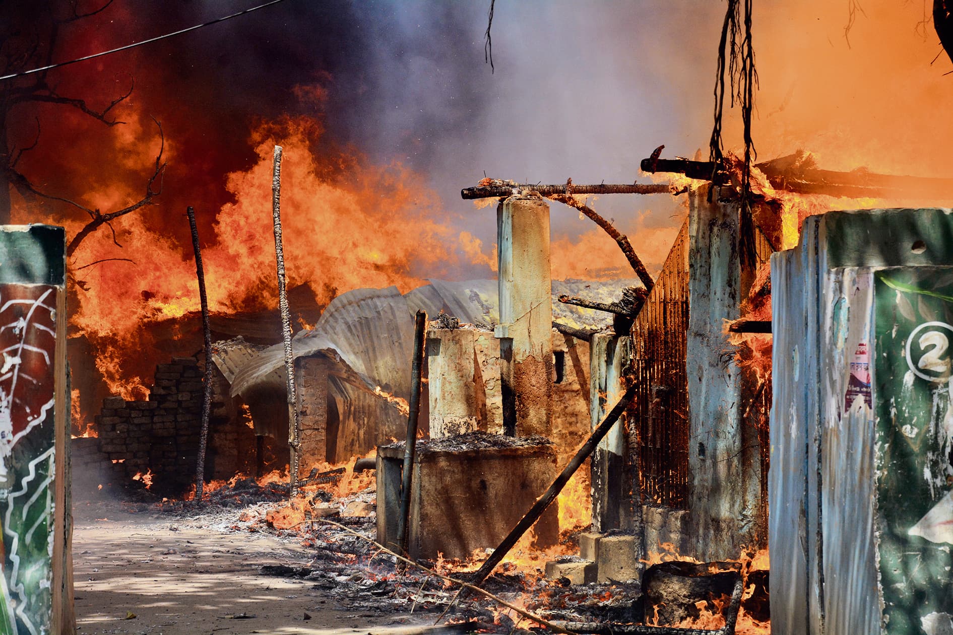 PHOTOS: पटना बांस घाट के पास लगी आग से मची तबाही की तस्वीरें, तबाह हो गए कई परिवार..