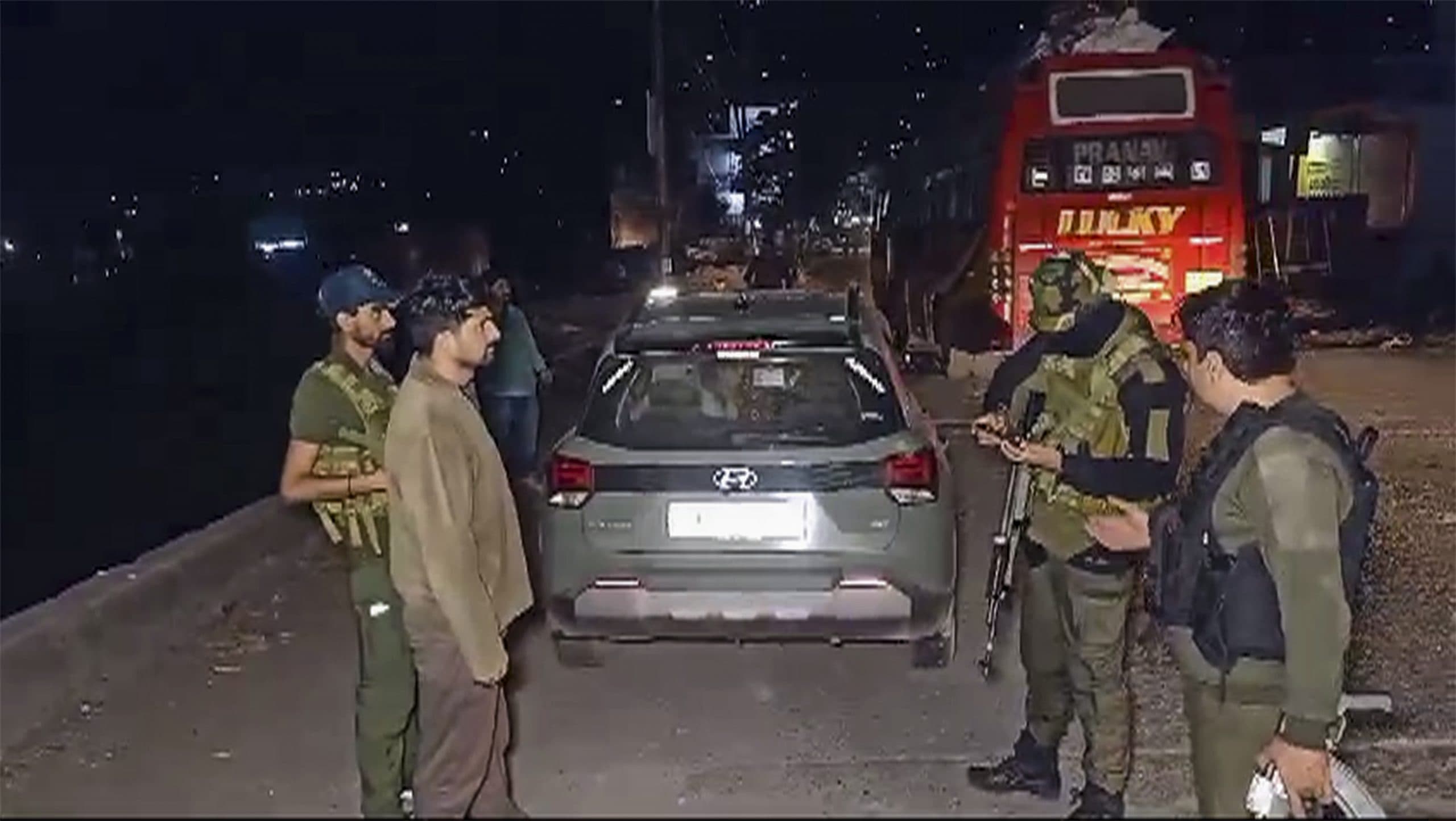 Jammu-Kashmir News: पुंछ में लोकसभा चुनाव से पहले आतंकी हमला, एक शहीद, चार घायल