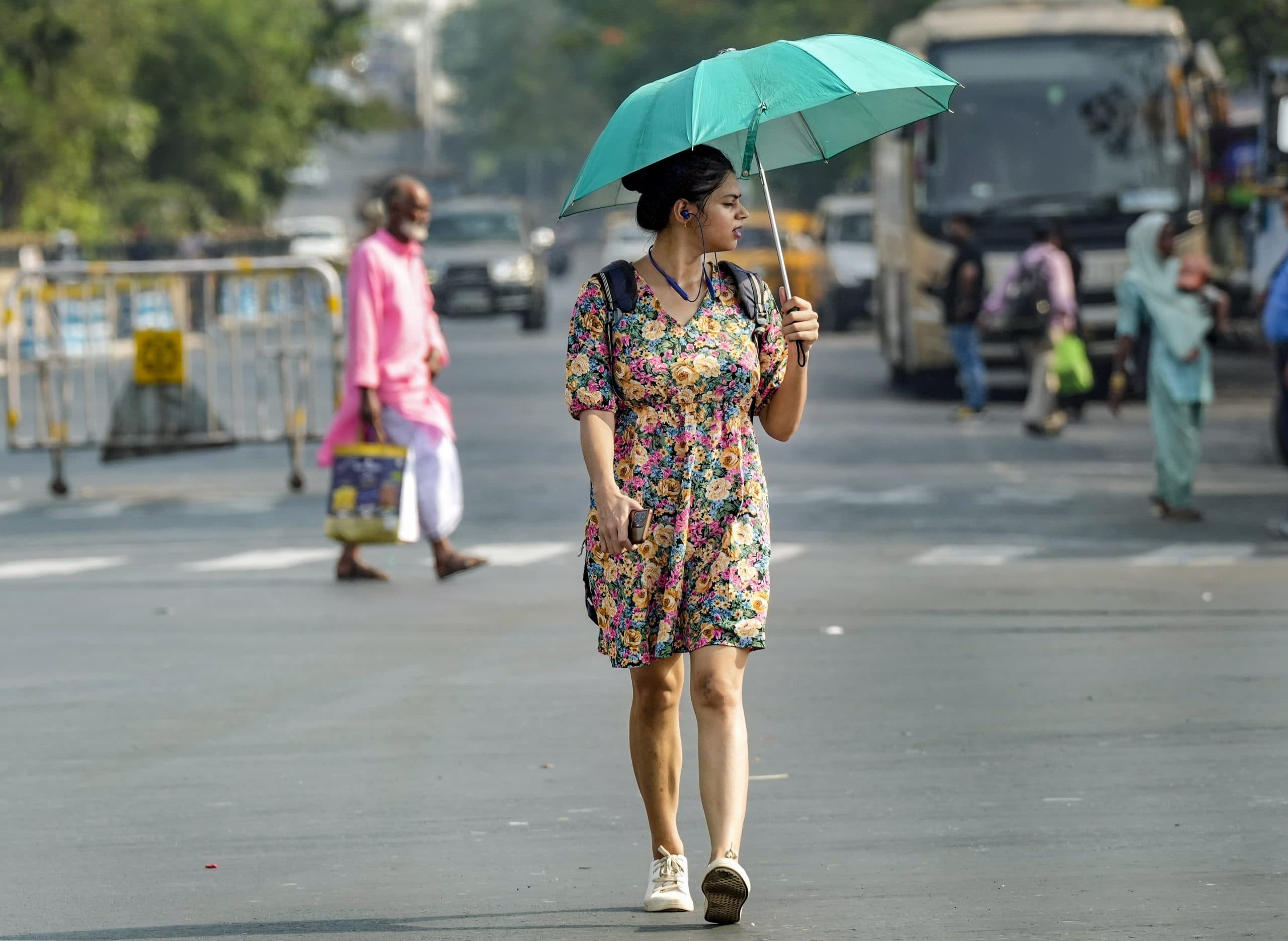 Kal Ka Mausam: बिहार में मौसम करा रहा गर्मी का एहसास, कल पटना में बारिश की उम्मीद नहीं