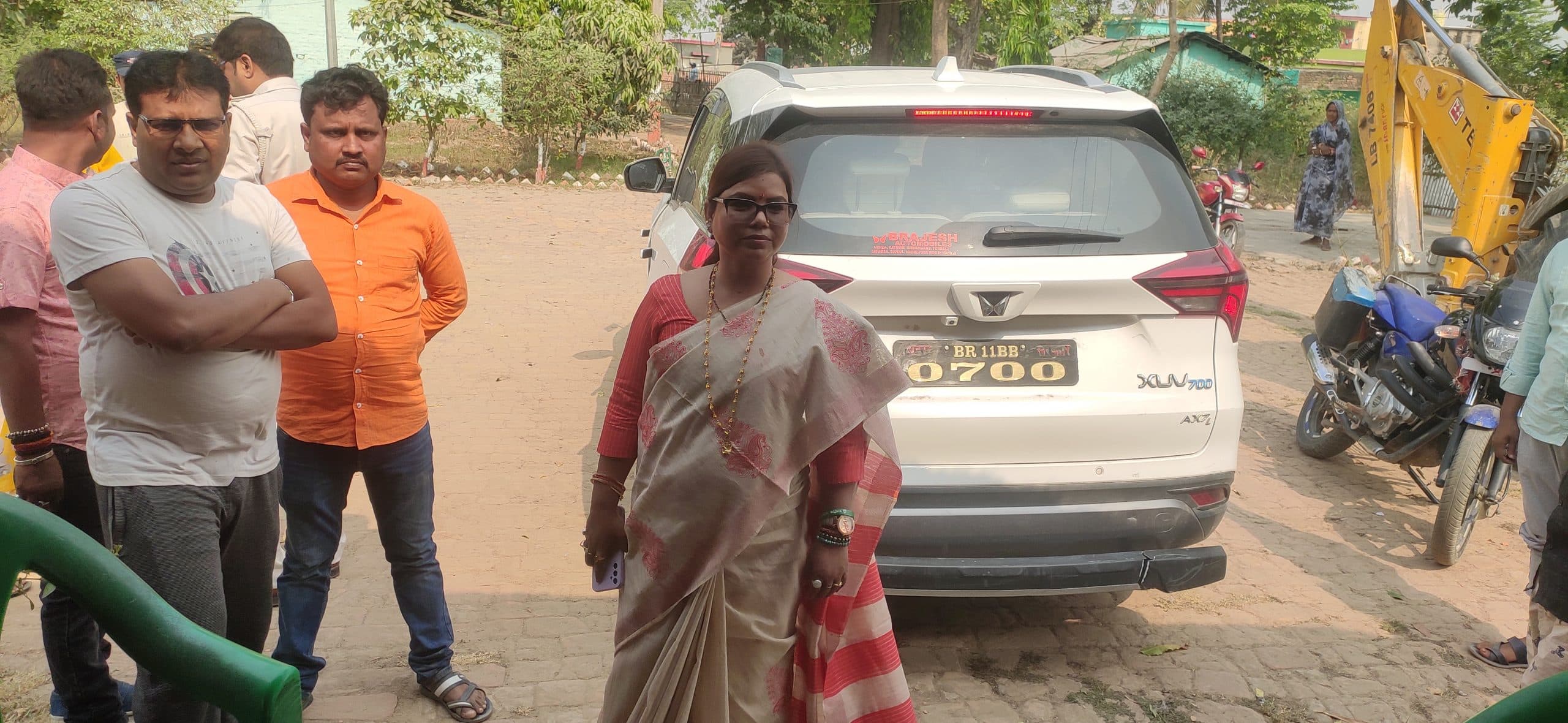 पूर्णिया की RJD प्रत्याशी बीमा भारती की गाड़ी में JCB ने मारी टक्कर, फरार हो रहे ड्राइवर को पीछा करके पकड़ा