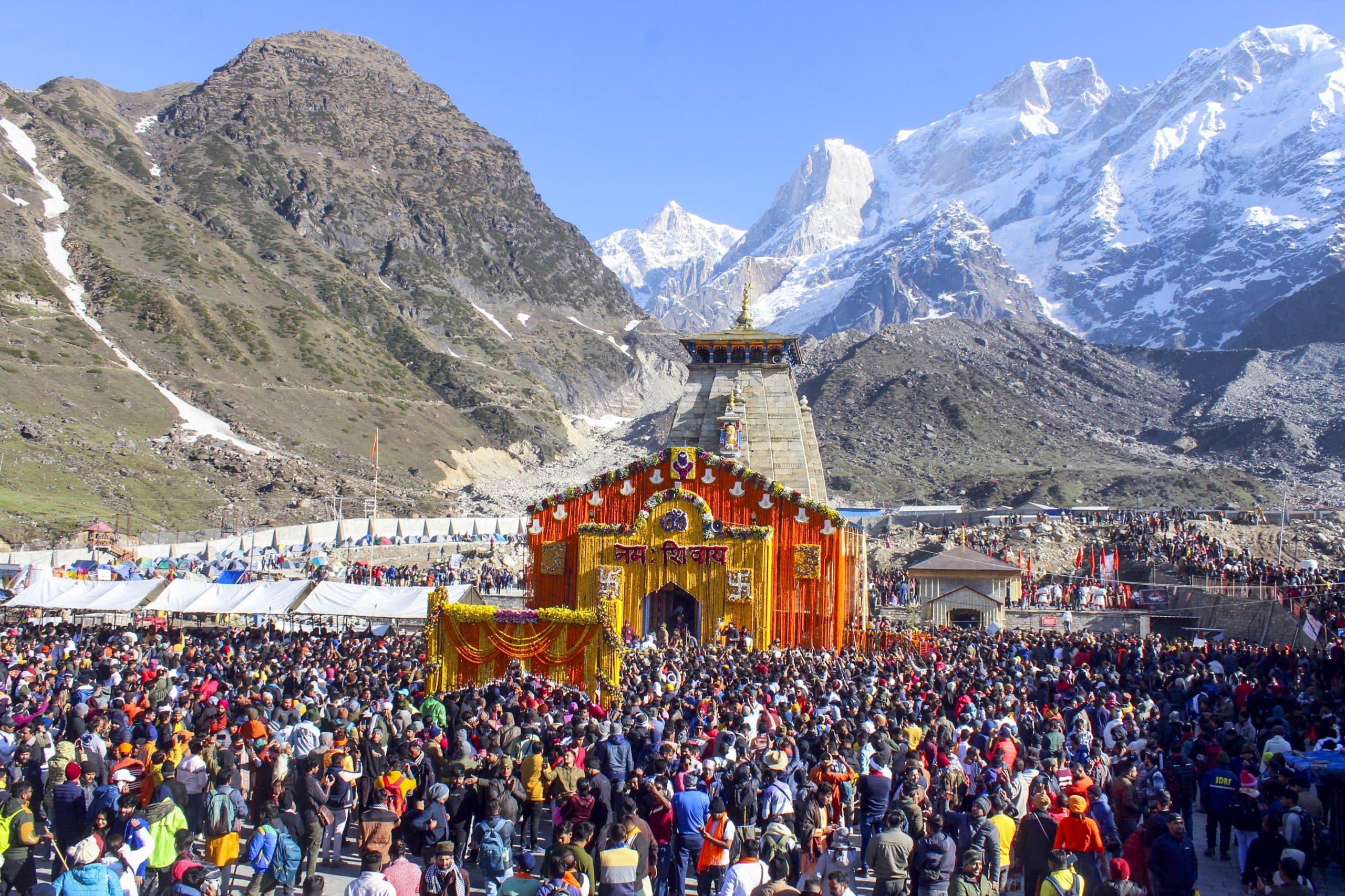 Char Dham Yatra 2024 : मंदिर परिसर में वीडियो और रील बनाने पर बैन, भारी भीड़ को देखते हुए लिये गये दो बड़े फैसले