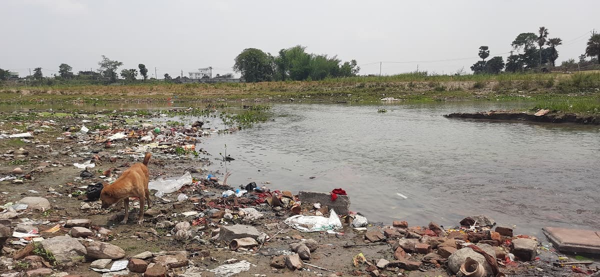 Purnia news : सिल्ट व गाद के कारण घट गयी सौरा की गहराई, अब चौड़ाई पर भी संकट