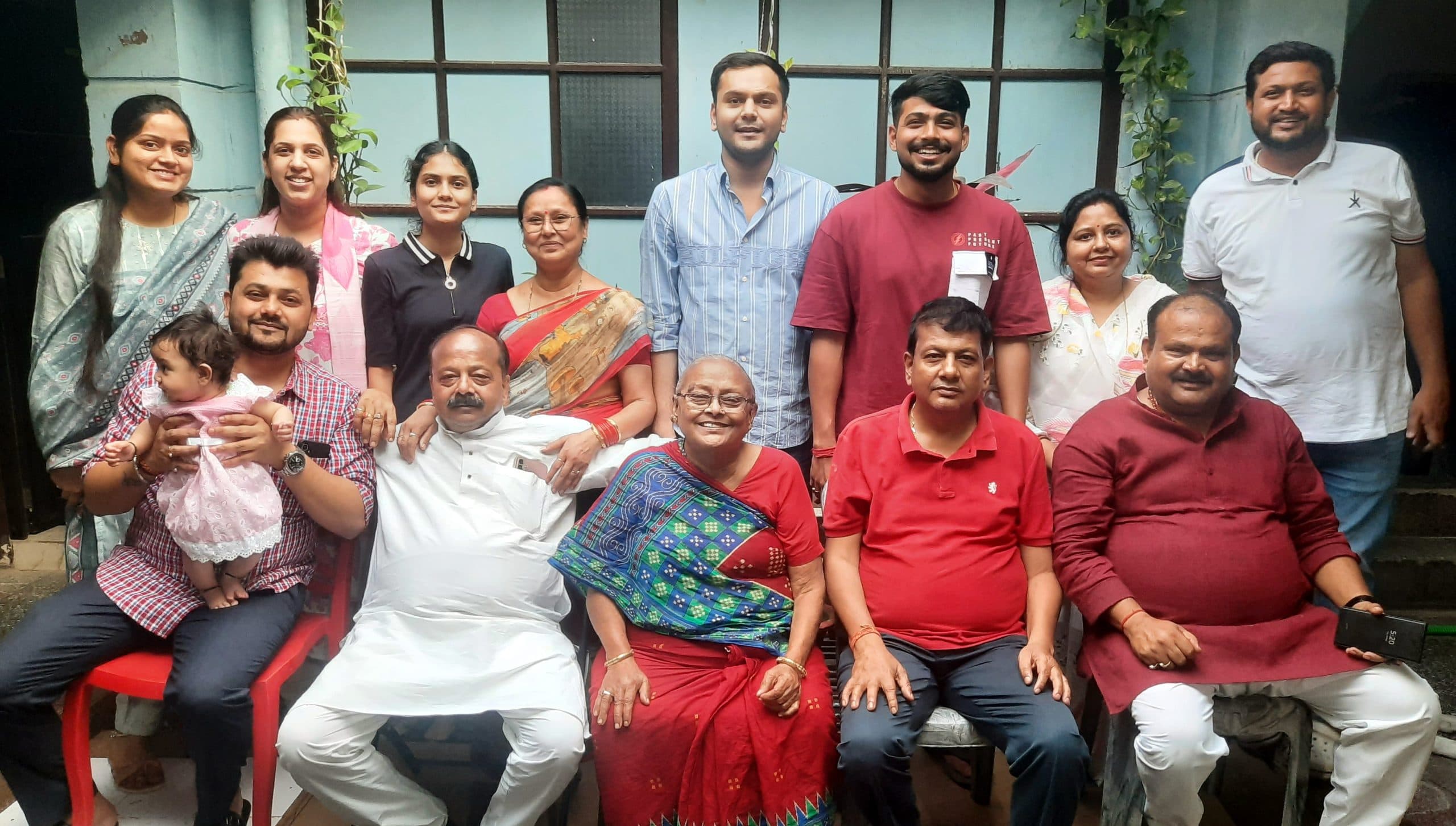 मुजफ्फरपुर के गोला रोड में रहता 30 सदस्यों का एक परिवार, हर महीने जन्म दिन और उत्सव
