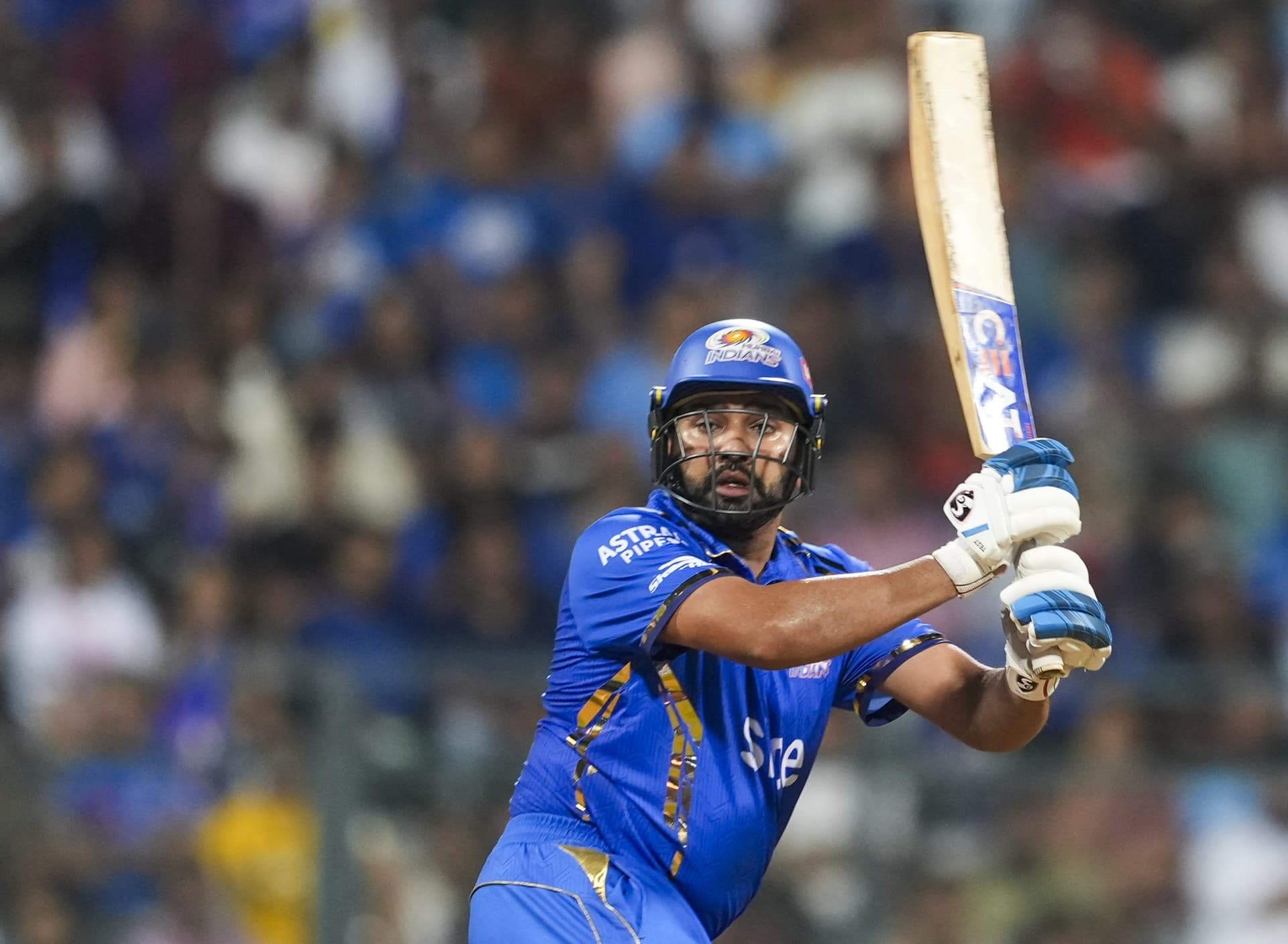 IPL 2024: शानदार बल्लेबाजी के लिए रोहित शर्मा को नीता अंबानी ने दिया स्पेशल मेडल