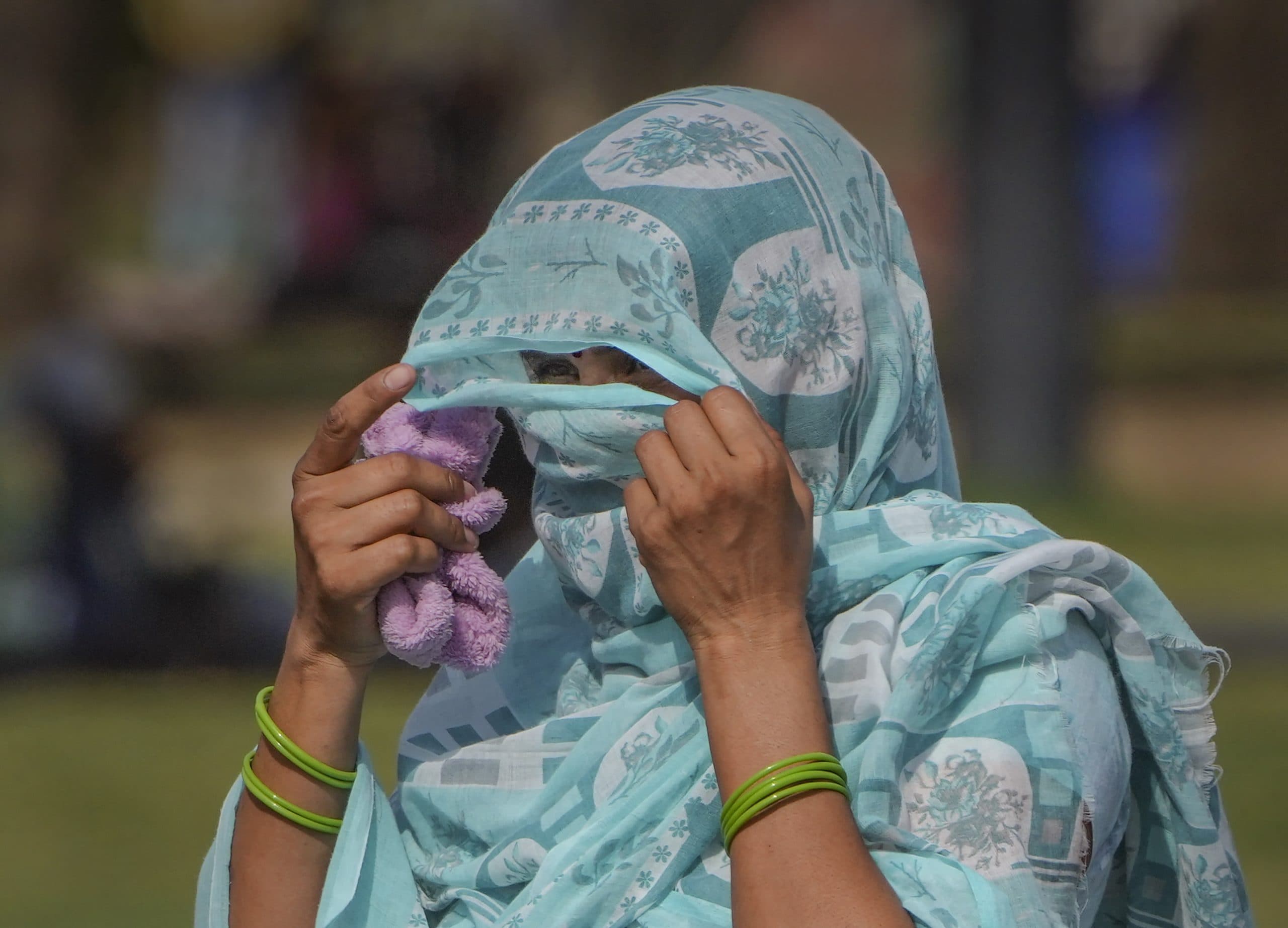 Weather Forecast: दिल्ली के आसमान से बरस रही आग, गर्मी ने तोड़े सारे रिकॉर्ड, रेड अलर्ट जारी