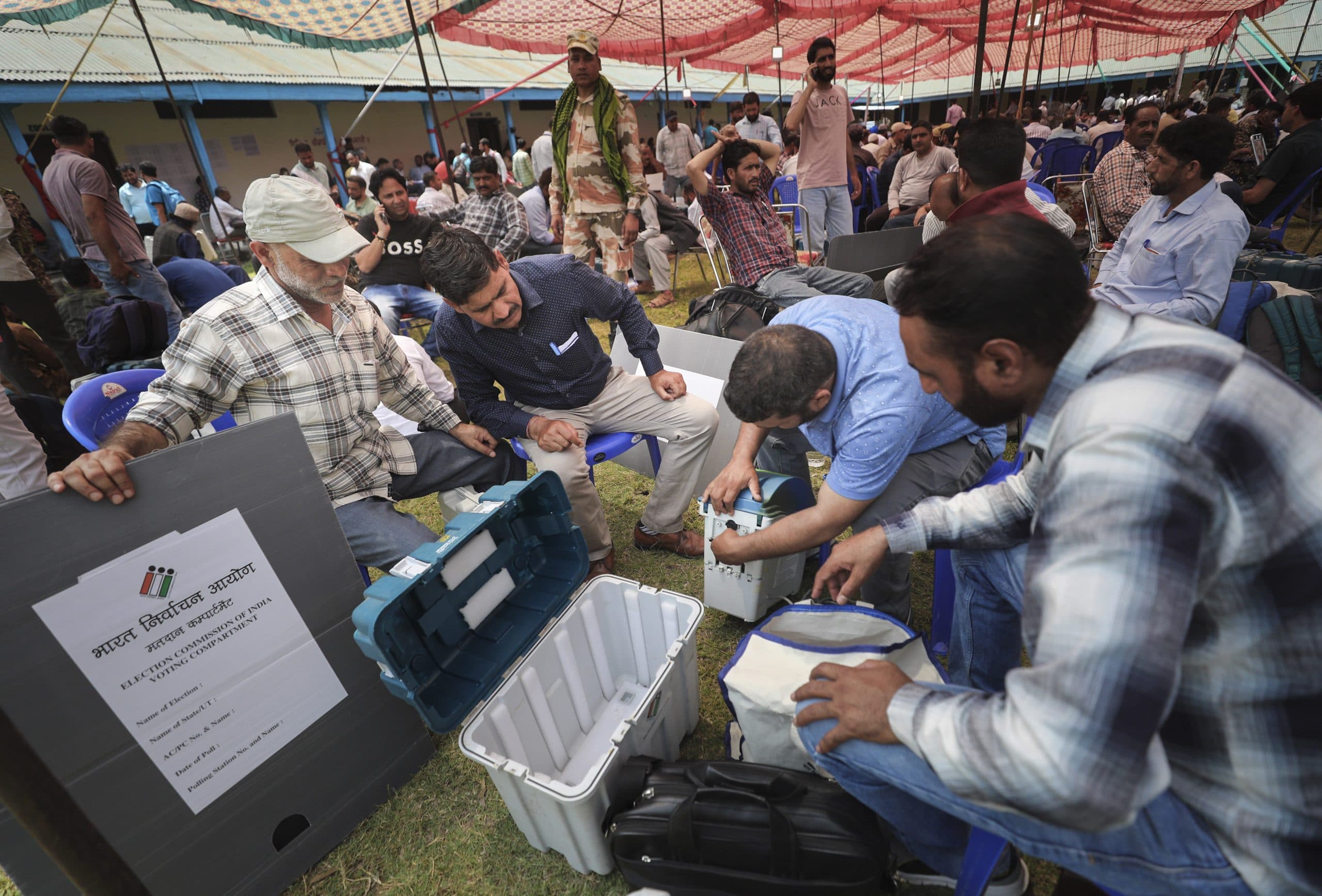 Lok Sabha Election 2024: मेनका गांधी, अभिनेता दिनेश लाल यादव सहित कई दिग्गजों की किस्मत आज ईवीएम में हो जाएगी कैद