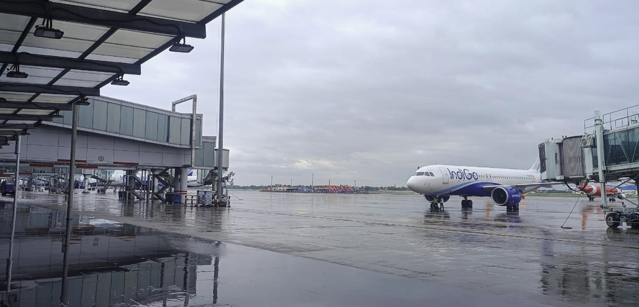 Cyclone Remal: चक्रवाती तूफान रेमल से बंगाल में रेल-उड़ानें रद्द, जंजीरों से बांध कर रखी गई ट्रेनें