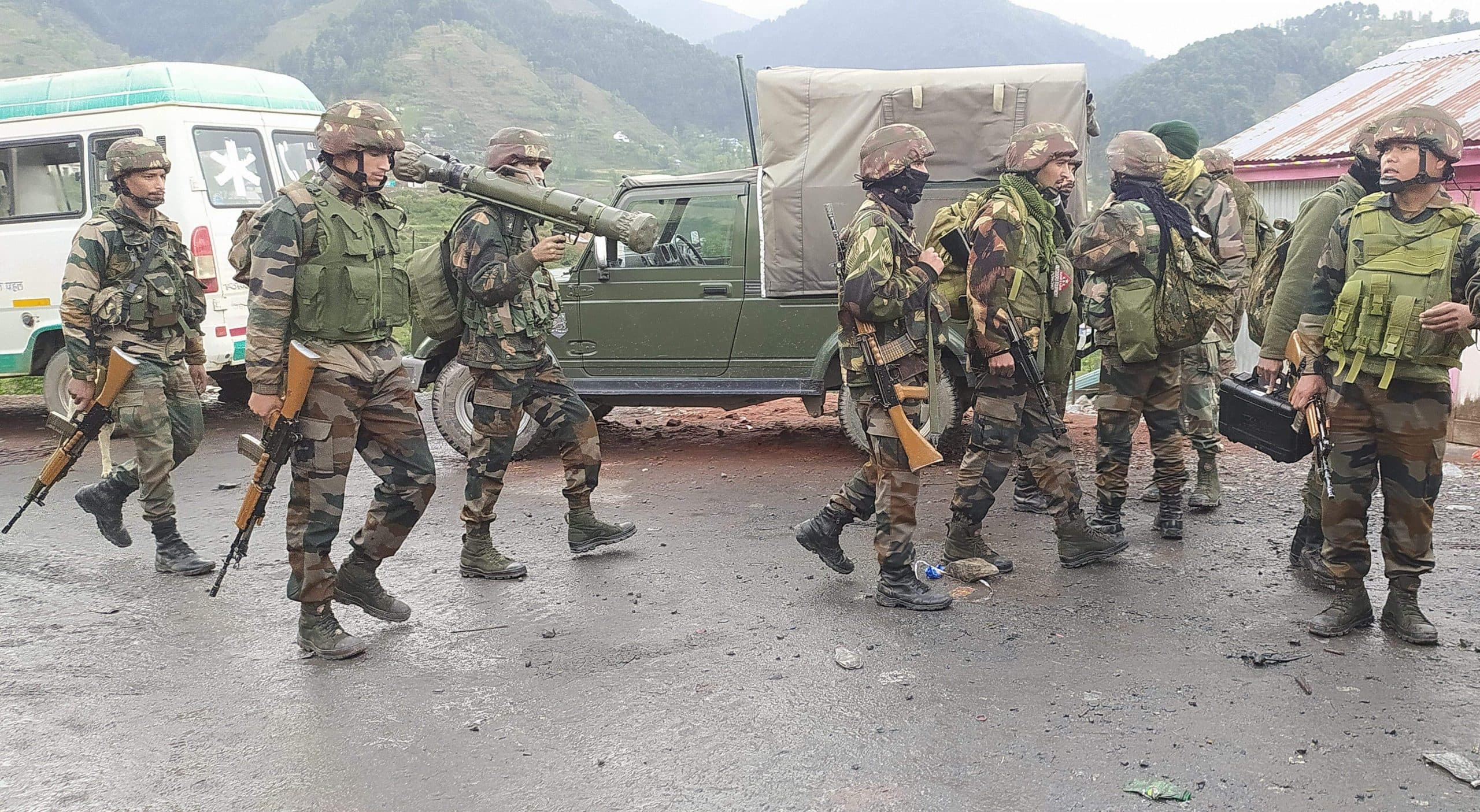 Jammu-Kashmir Encounter: कुलगाम में तीन आतंकियों को सुरक्षाबलों ने किया ढेर