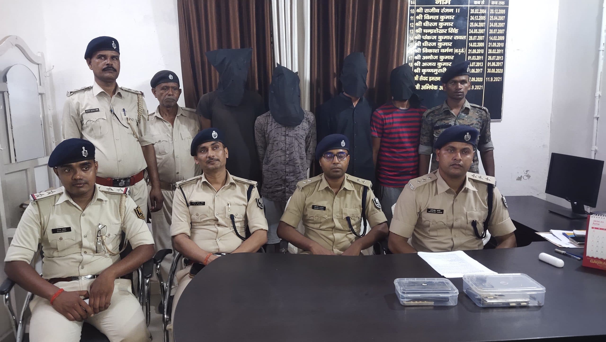 मुजफ्फरपुर में कुख्यात बैंक लुटेरा अमन ओझा समेत 4 अपराधी गिरफ्तार, चाइनीज पिस्टल और एक किलो गांजा बरामद