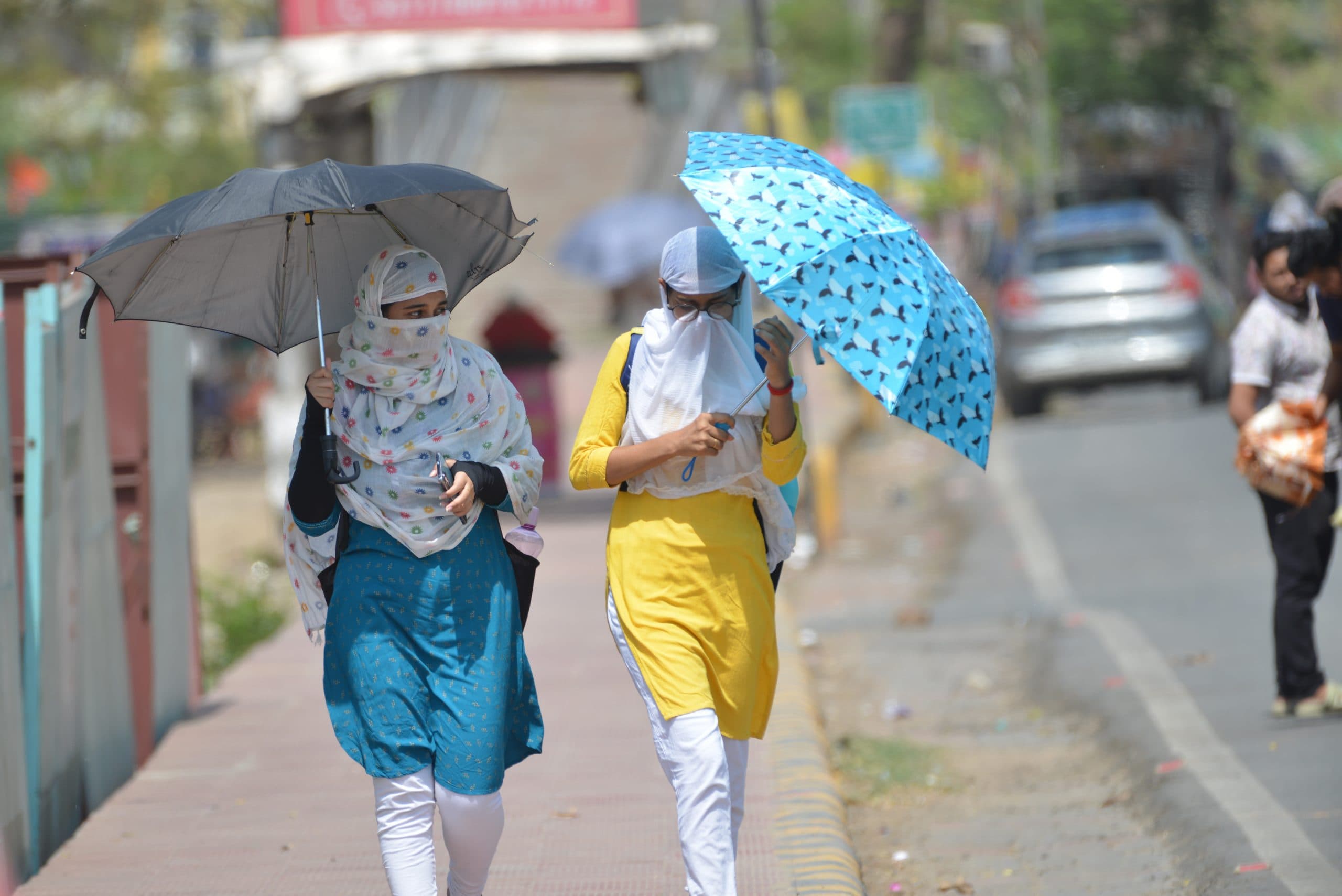 बिहार में @44.9 डिग्री वाली गर्मी का टॉर्चर, 18 जिलों में प्रचंड लू तो 6 जिलों का पारा जानलेवा, रेड अलर्ट जारी..