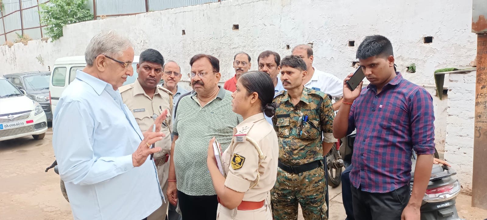 Bihar: मुंगेर में व्यवसायी पुत्र को अज्ञात अपराधियों ने मारी गोली, स्थिति गंभीर