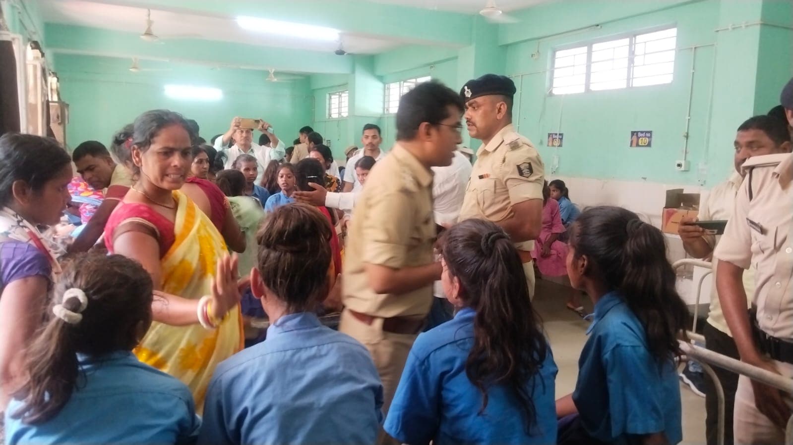 औरंगाबाद के स्कूल में मिड डे मील खाने के बाद 100 से अधिक बच्चों की बिगड़ी तबीयत, अस्पताल भेजे गए