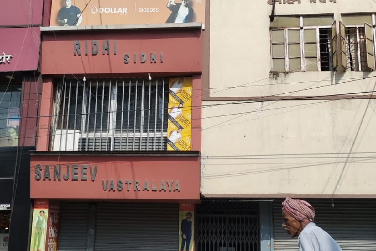 गोड्डा में कारोबारी के ठिकानों पर Income Tax की Raid, 50 लाख से अधिक कैश बरामद