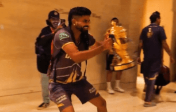 IPL 2024 Final: जीत के बाद केकेआर के ड्रेसिंग रूम में चकल्लस, देखें वीडियो