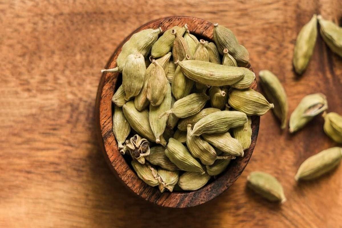 Benefits of Cardamom: सुबह खाली पेट इलायची खाने के ये हैं अद्भुत फायदे