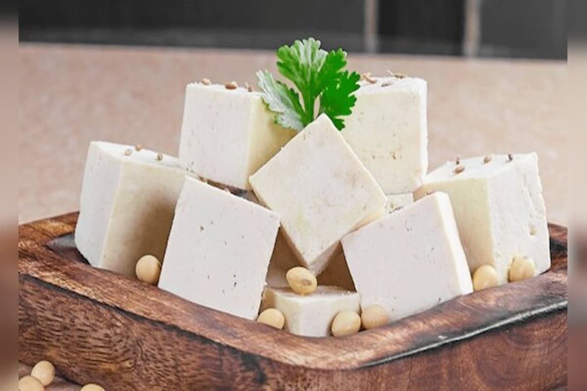 Benefits of Eating Raw Paneer: कच्चा पनीर खाने से क्या लाभ होता है? डायटीशियन से जानिए पूरी डिटेल