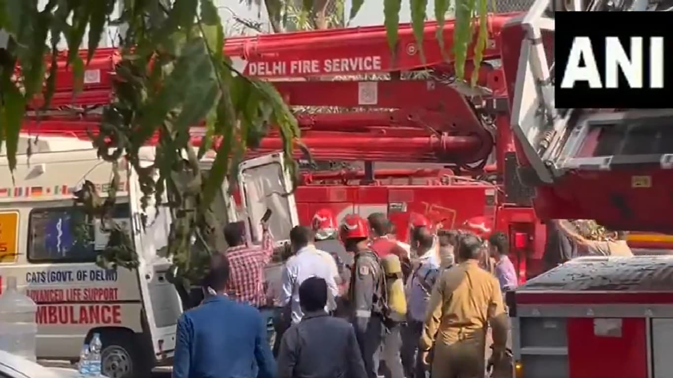 Delhi Fire: ITO ऑफिस बिल्डिंग में लगी भीषण आग, एक की मौत, 7 को बचाया गया