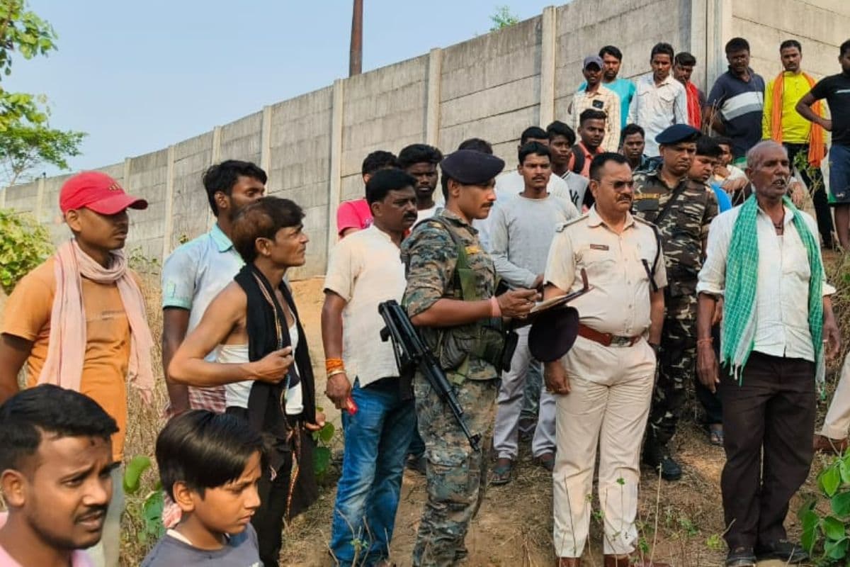 धनबाद में स्कूल से घर लौट रही छात्रा की धारदार हथियार से हत्या, गला काटने से आरोपी भी घायल