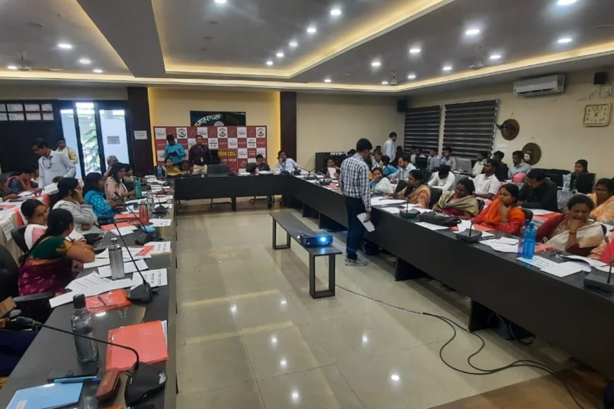 Lok Sabha Election 2024 : झारखंड की चार लोकसभा सीटों पर चुनाव में दिखा लोगों का उत्साह, नक्सल इलाकों में बंपर वोटिंग, देखें तस्वीरें