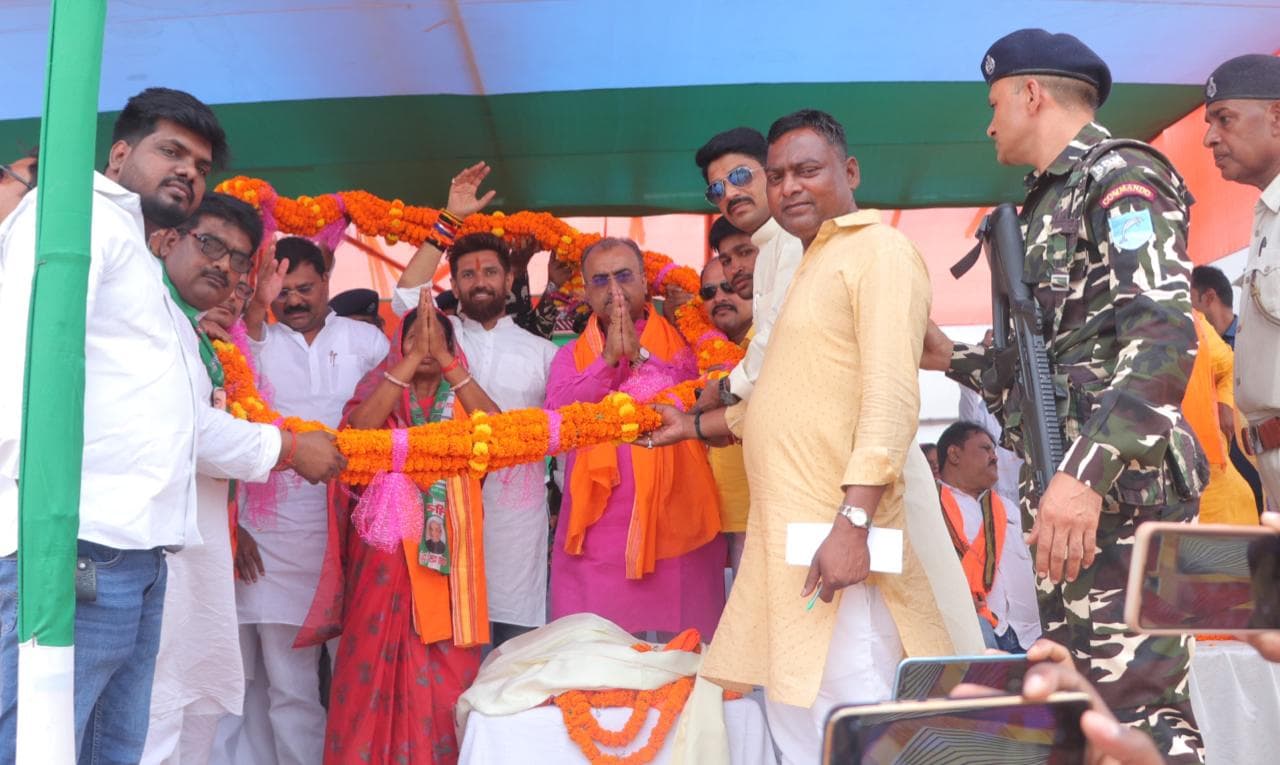सीवान की चुनावी जनसभा में गरजे चिराग व लेसी सिंह, निशाने पर रहा लालू और शहाबुद्दीन का परिवार