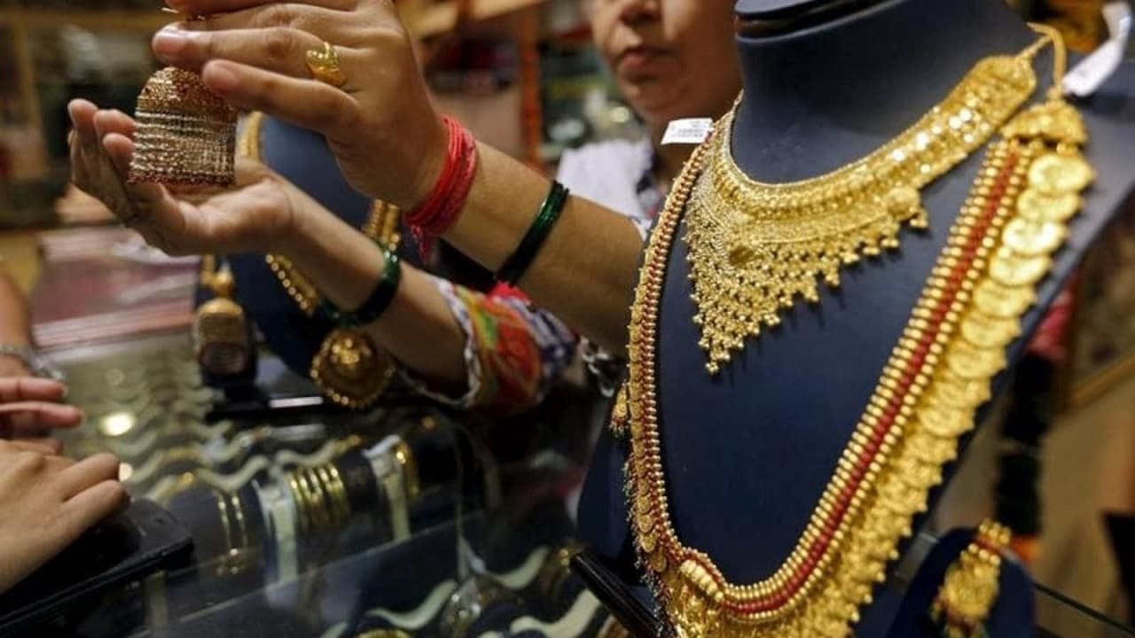 अक्षय तृतीया के दिन इस शुभ मुहूर्त पर खरीदें गोल्ड, घर में बढ़ेगा धन-वैभव
