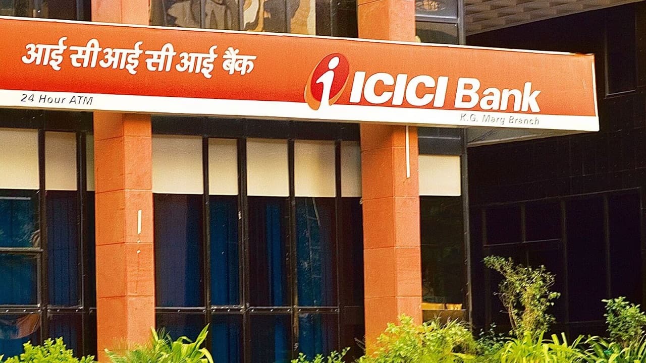 संदीप बख्शी ने सीईओ के पद से नहीं दिया है इस्तीफा, ICICI Bank ने मीडिया रिपोर्ट को किया खारिज