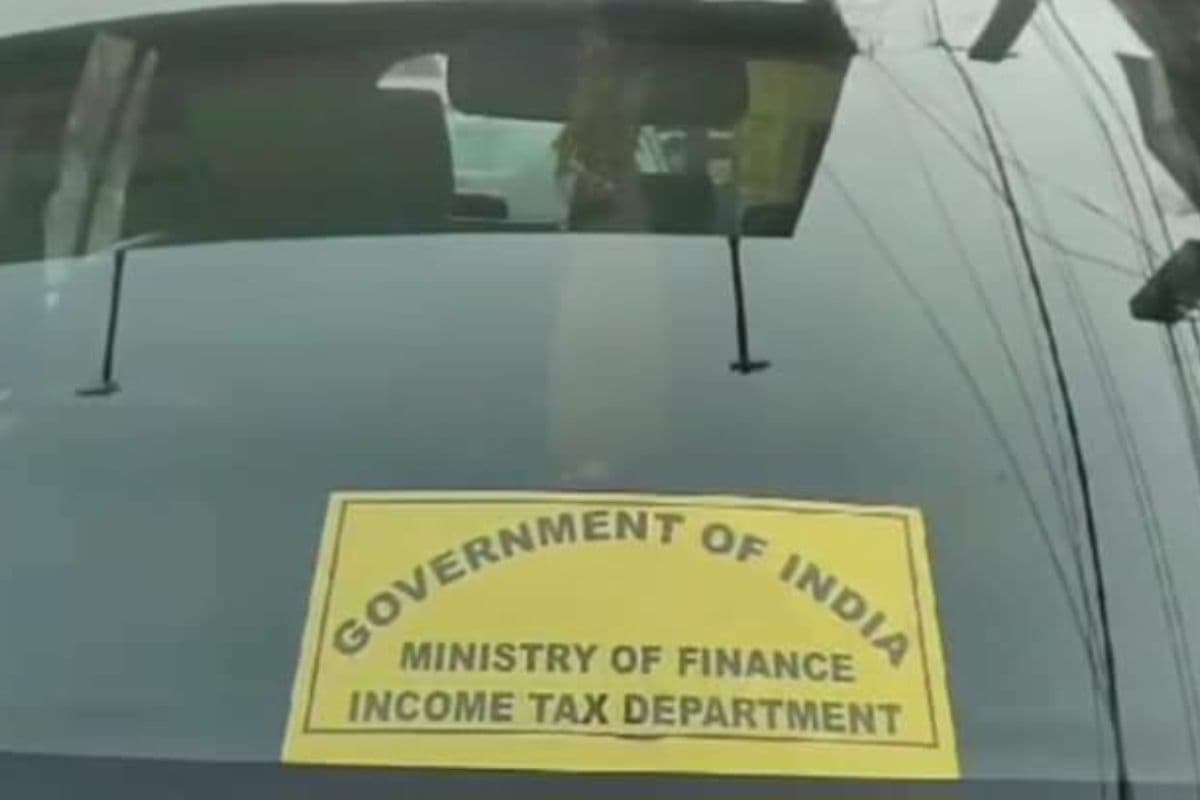 Income Tax Raid : होर्डिंग्स लगाने वाली कंपनी के 10 ठिकानों पर आयकर विभाग की छापेमारी, 1 करोड़ रुपये बरामद