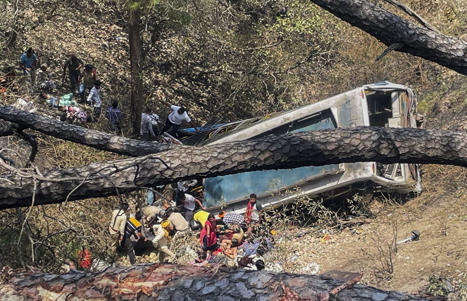 Jammu Bus Accident: अखनूर बस दुर्घटना में मरने वालों की संख्या बढ़कर 22 हुई, 60 घायल, पीएम ने की मुआवजे की घोषणा