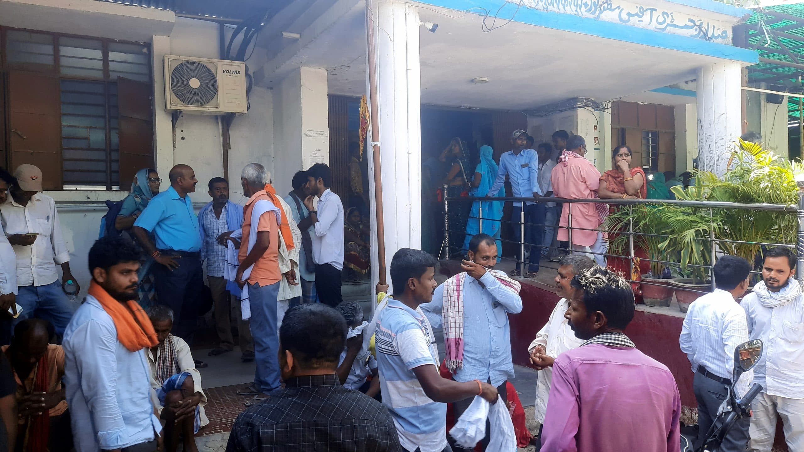 Land Registry News: जमीन रजिस्ट्री का लोड बढ़ने पर फेल हुआ लिंक, पूरे दिन परेशान रही पब्लिक