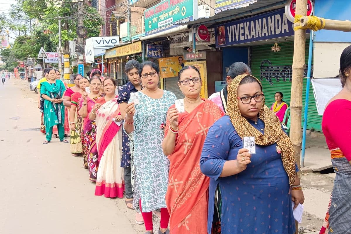 Lok Sabha Election 2024 : लोकसभा चुनाव के दौरान बंगाल में हिंसा की घटनाएं जारी, अब तक 78 फीसदी हुआ मतदान