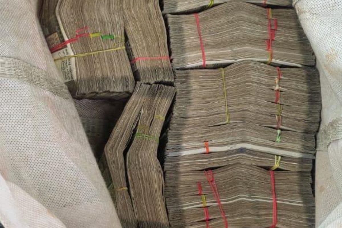 पश्चिम बंगाल : घाटाल में भाजपा नेता की कार से बरामद हुए 24 लाख रुपये