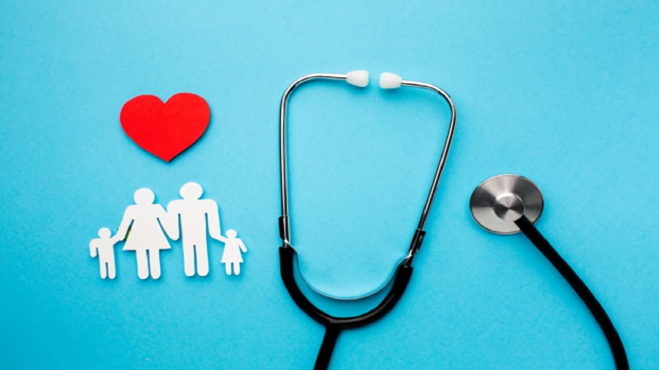 ऑनलाइन हेल्थ इंश्योरेंस: फायदे, सावधानियां और भारत में बेस्ट प्लान्स