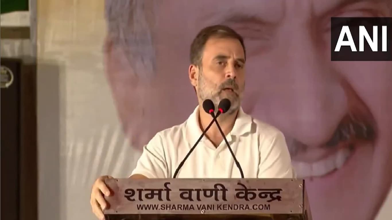 Rahul Gandhi ने पीएम मोदी को बहस की चुनौती दी, दिल्ली रैली में संविधान का मुद्दा उठाया